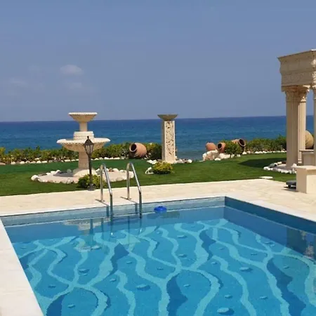 別荘 Luxury Beachfront With A Pool