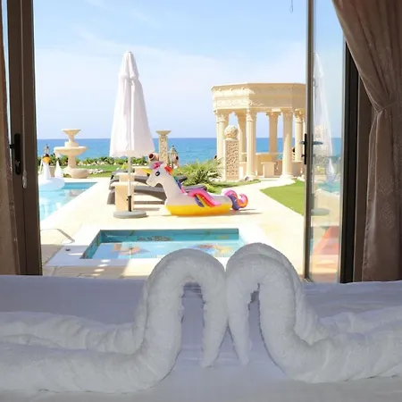 Luxury Beachfront With A Pool