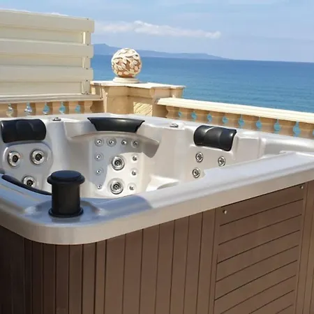 別荘 Luxury Beachfront With A Pool Ayia Marina