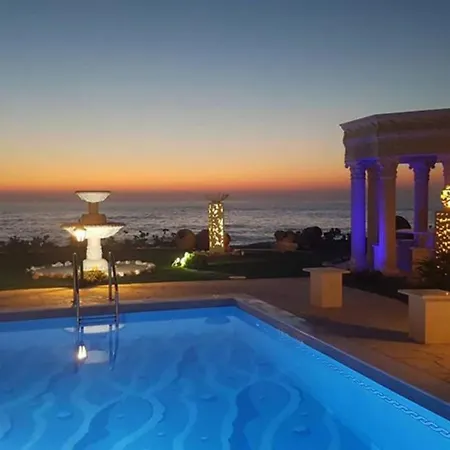 別荘 Luxury Beachfront With A Pool