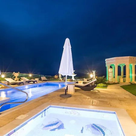 Luxury Beachfront With A Pool 別荘 Ayia Marina