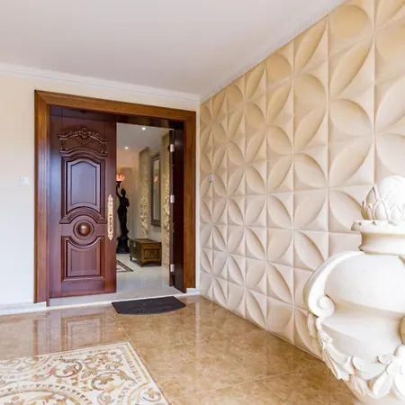 בית נופש Luxury Beachfront With A Pool אייה מרינה