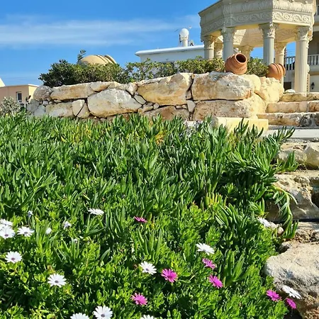 Luxury Beachfront With A Pool *
