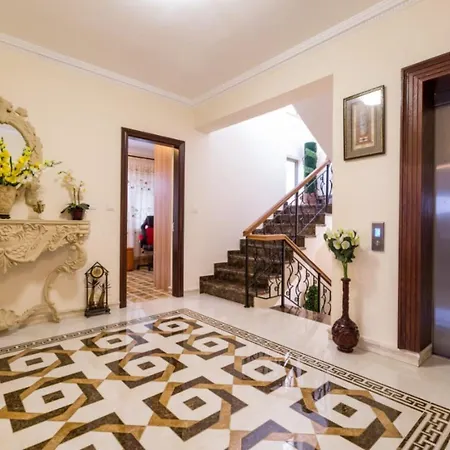 בית נופש Luxury Beachfront With A Pool