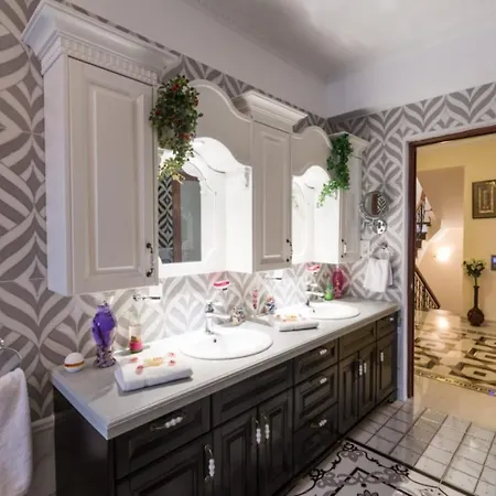 Luxury Beachfront With A Pool Nyaraló Ajía Marína