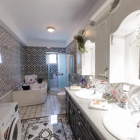 Luxury Beachfront With A Pool אייה מרינה