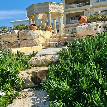 Luxury Beachfront With A Pool