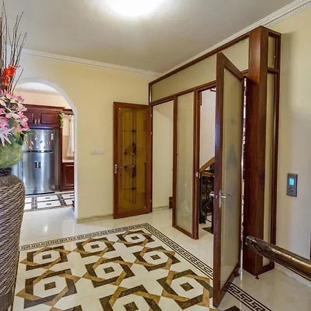 Luxury Beachfront With A Pool Nyaraló