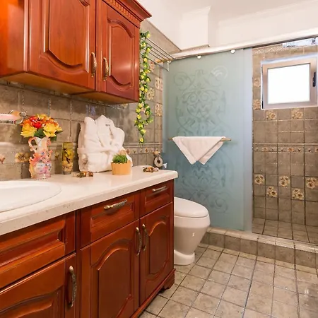 Nyaraló Luxury Beachfront With A Pool *