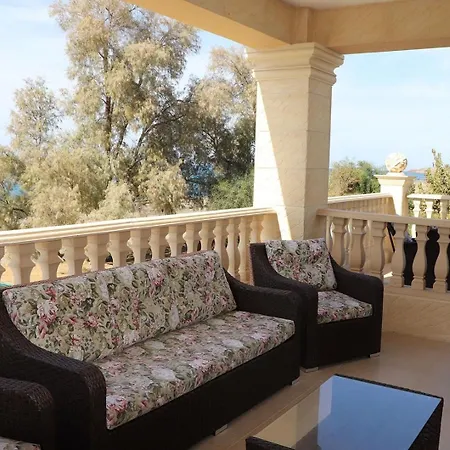 Luxury Beachfront With A Pool * אייה מרינה