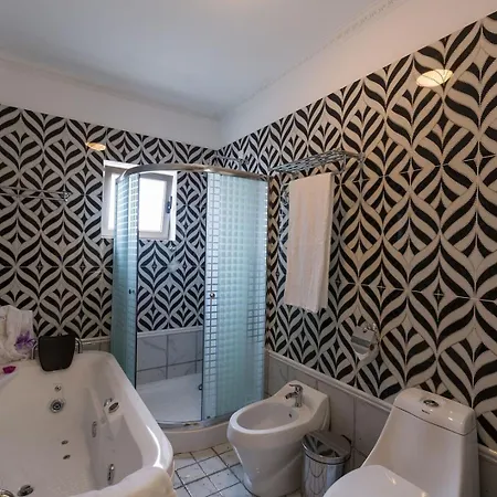 Luxury Beachfront With A Pool Nyaraló