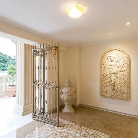 Luxury Beachfront With A Pool *