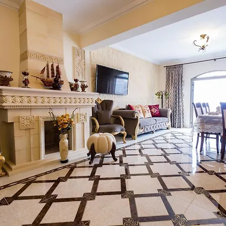 בית נופש Luxury Beachfront With A Pool *