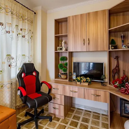 Luxury Beachfront With A Pool בית נופש אייה מרינה