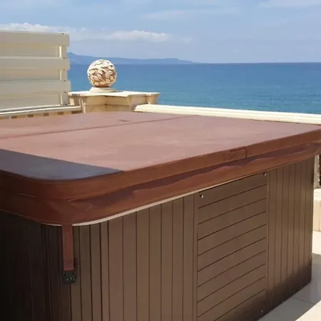 Luxury Beachfront With A Pool * אייה מרינה