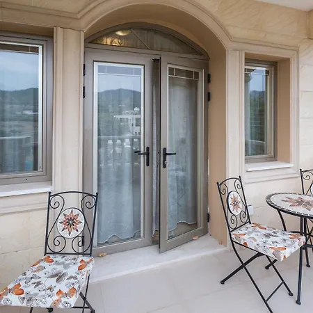 Luxury Beachfront With A Pool בית נופש *