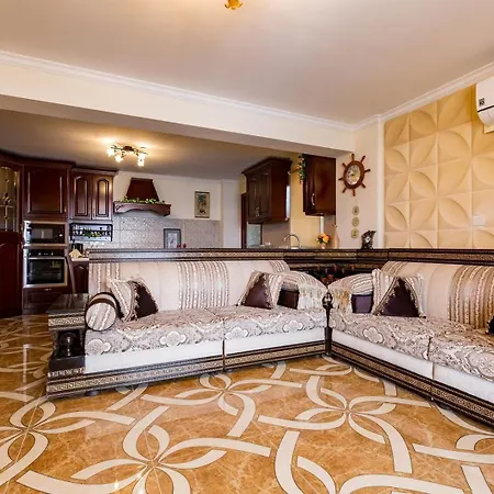 Luxury Beachfront With A Pool *