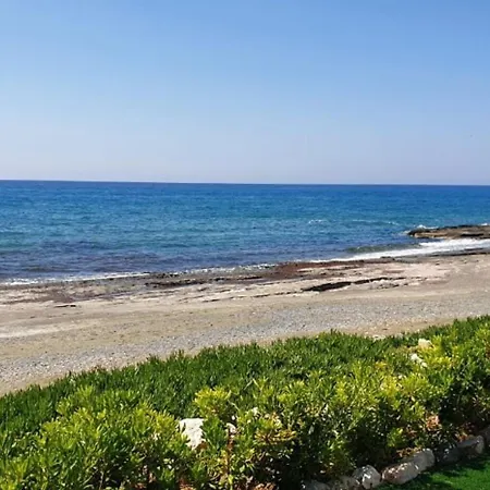 בית נופש Luxury Beachfront With A Pool *