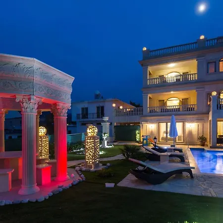 Luxury Beachfront With A Pool