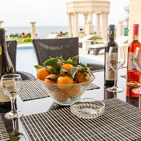 Luxury Beachfront With A Pool