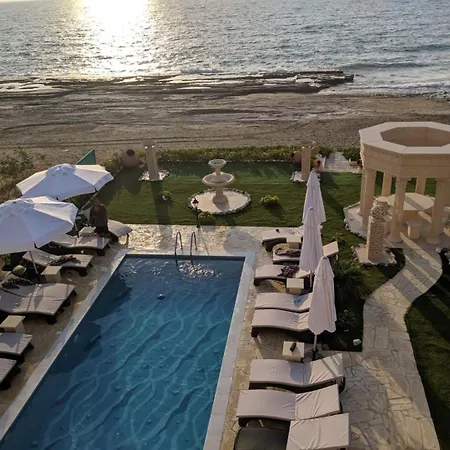 Luxury Beachfront With A Pool Ajía Marína