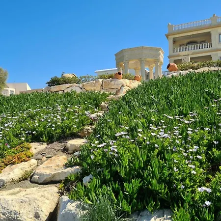 בית נופש Luxury Beachfront With A Pool *