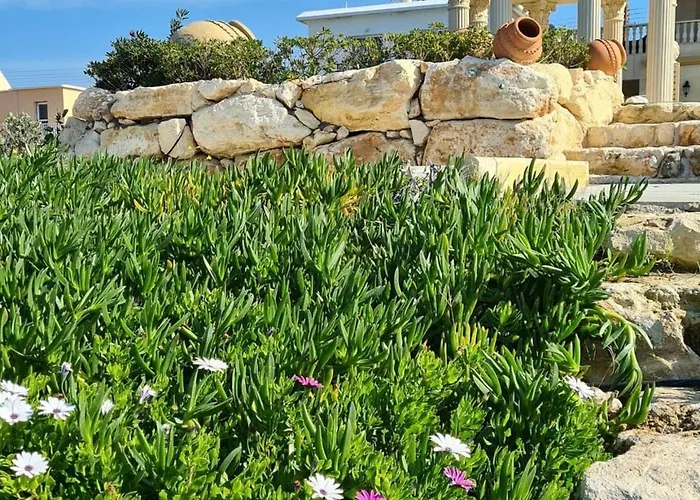 Luxury Beachfront With A Pool *