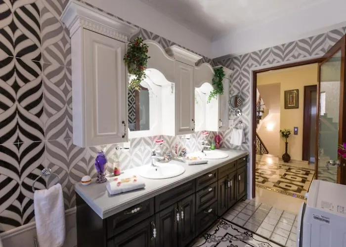 Luxury Beachfront With A Pool 別荘 Ayia Marina