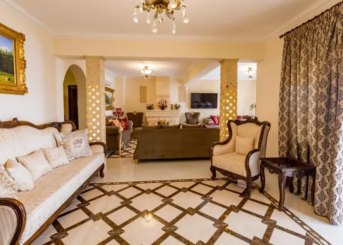 度假居 Luxury Beachfront With A Pool Agia Marina (Northern Cyprus)