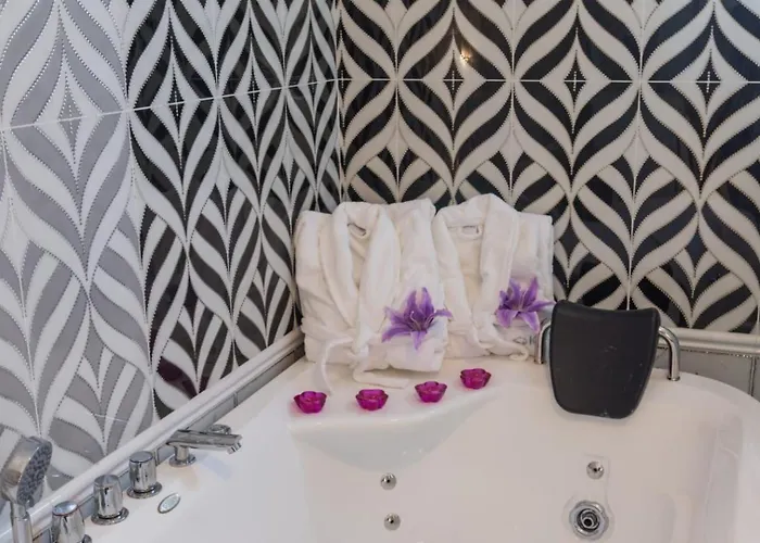 Luxury Beachfront With A Pool * Ayia Marina