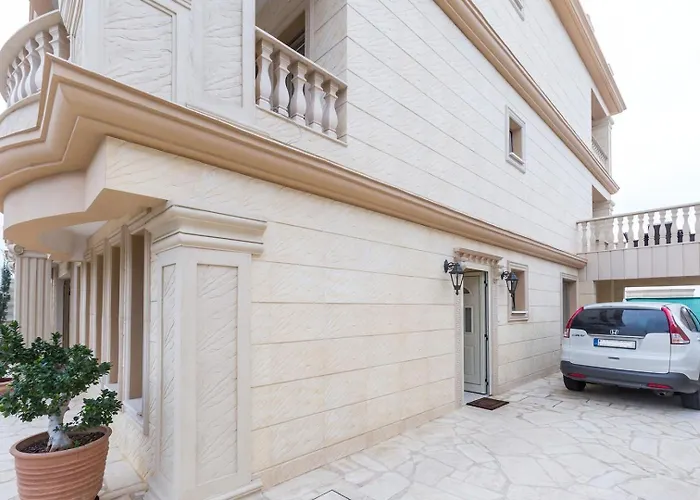 度假居 Luxury Beachfront With A Pool Agia Marina (Northern Cyprus)