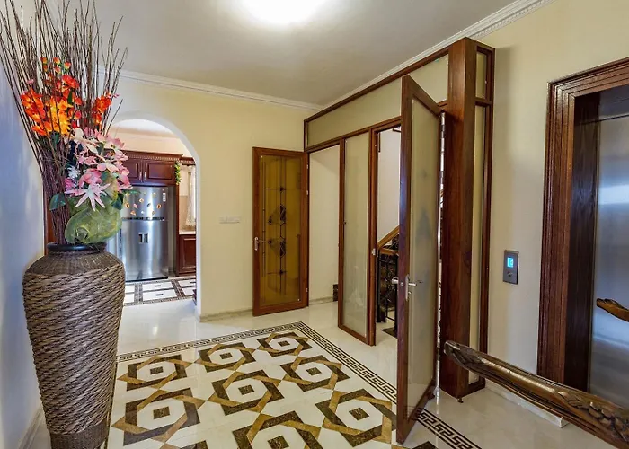 Luxury Beachfront With A Pool 度假居