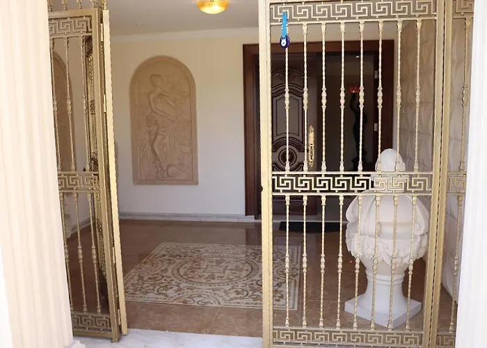 Luxury Beachfront With A Pool 別荘 *