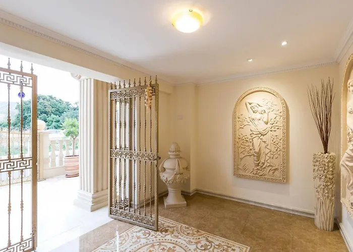 Luxury Beachfront With A Pool *