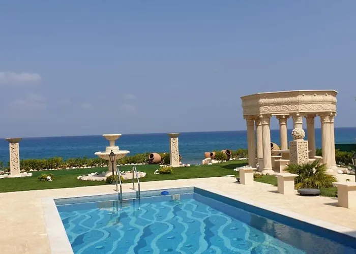 別荘 Luxury Beachfront With A Pool