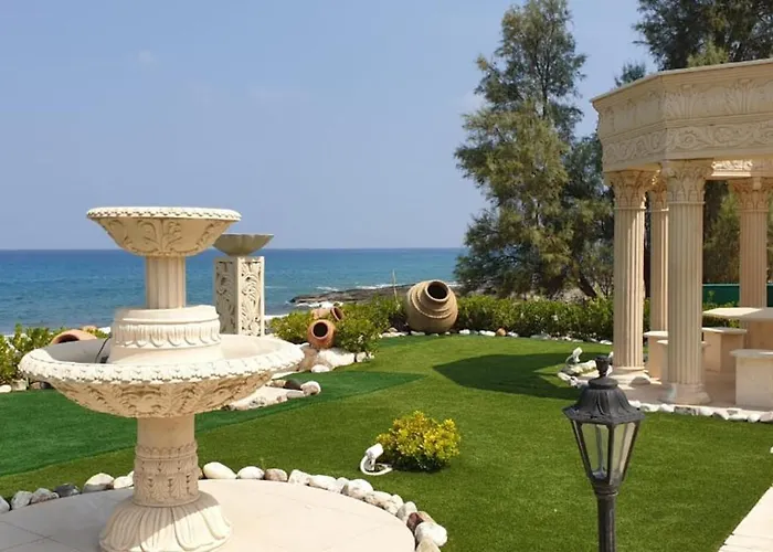 Luxury Beachfront With A Pool Ayia Marina