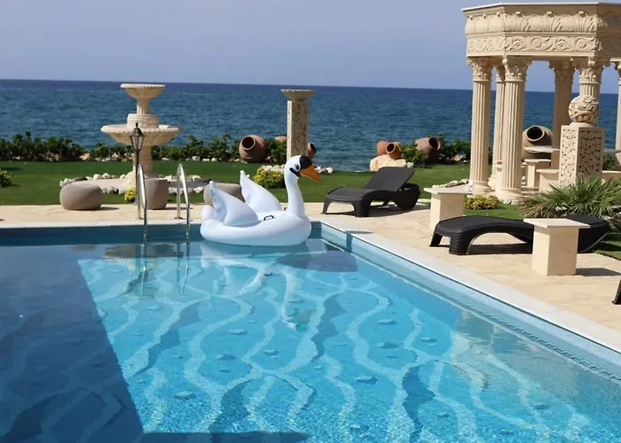 別荘 Luxury Beachfront With A Pool