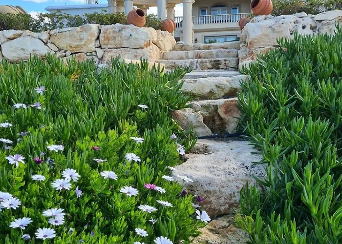 Luxury Beachfront With A Pool 別荘 *