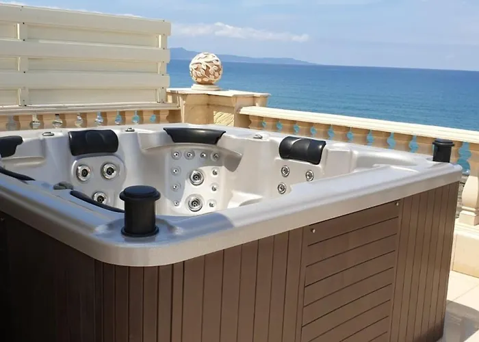 別荘 Luxury Beachfront With A Pool Ayia Marina