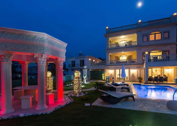 Luxury Beachfront With A Pool