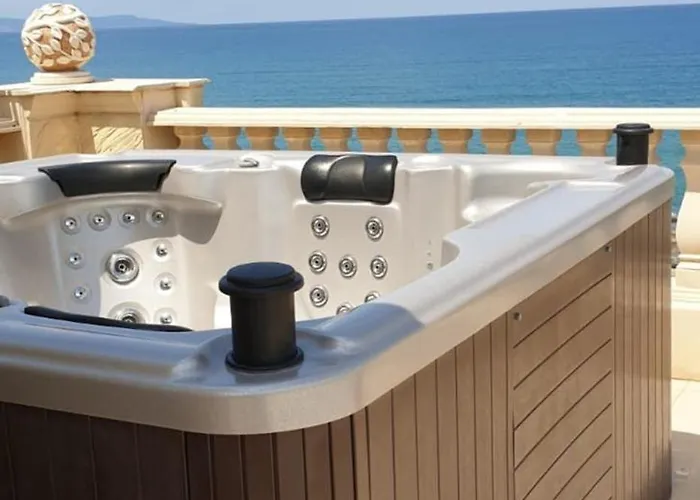 Luxury Beachfront With A Pool 別荘 *