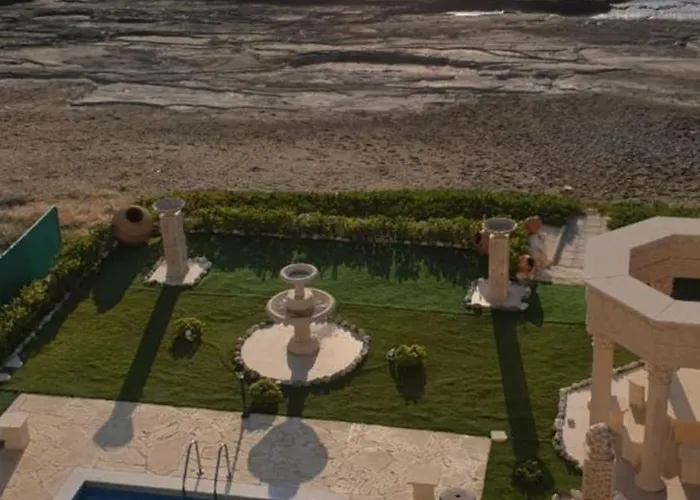 Luxury Beachfront With A Pool 別荘 Ayia Marina