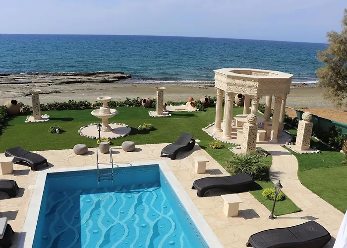 度假居 Luxury Beachfront With A Pool Agia Marina (Northern Cyprus)