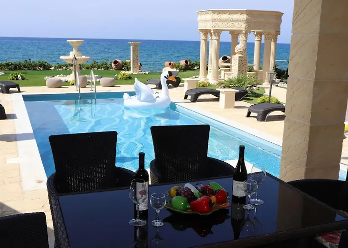 Luxury Beachfront With A Pool *