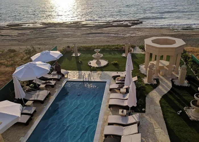 Luxury Beachfront With A Pool Ayia Marina
