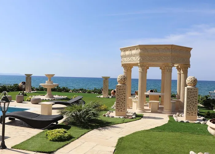 Luxury Beachfront With A Pool * Ayia Marina